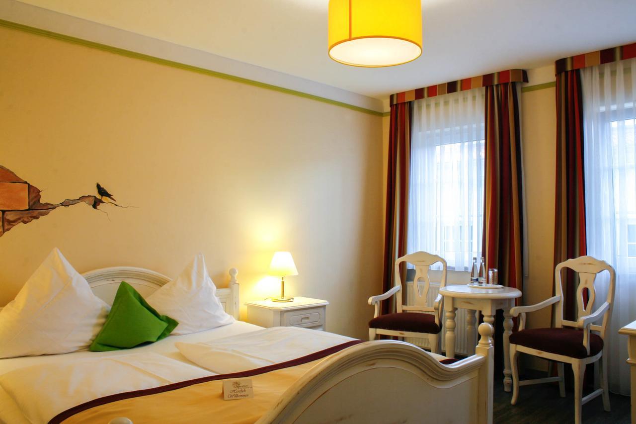 Hotel Speeter Weisenheim am Berg Exterior photo